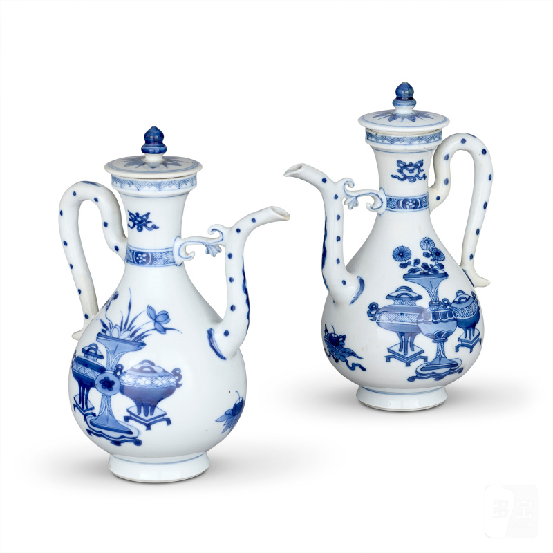 清康熙 青花博古圖紋蓋壺 一組兩件  CHINA, QING DYNASTY, KANGXI PERIOD (1662-1722)